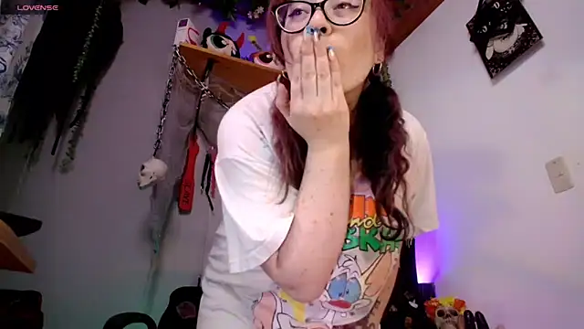 Snapshot of Violetafetish-dirty chatting on October 7, 2025, 2:31 am Violetafetish-dirty online show from October 7, 2025, 2:31 am