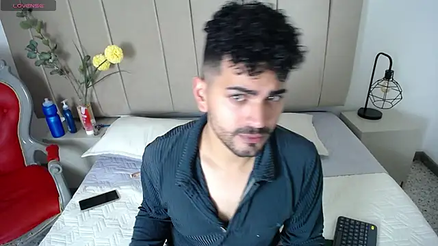 Eros Kai online show from October 31, 2025, 3:51 am