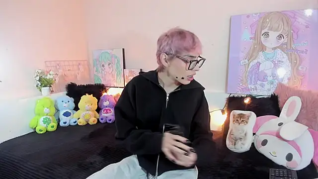 Strawberry Kitty  online show from December 15, 2025, 3:55 am