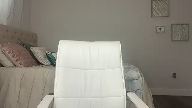 Amberjayxox0 online show from December 3, 2025, 11:25 pm