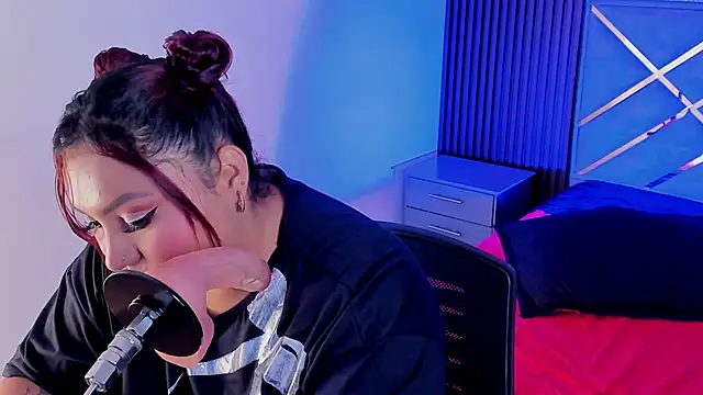 Halleyrosse online show from November 13, 2025, 4:11 am