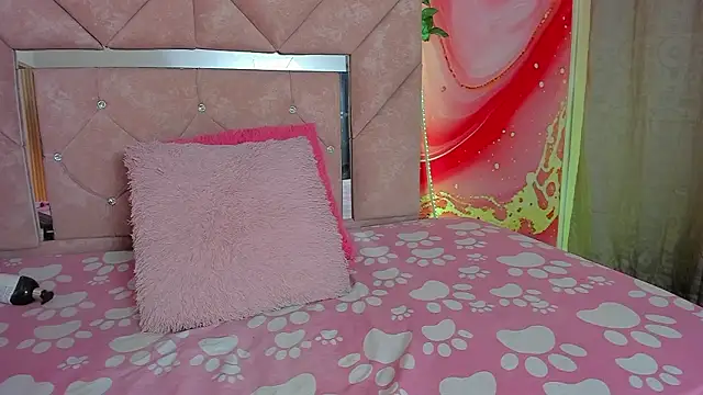 mia  blaze   online show from February 12, 2026, 3:01 am