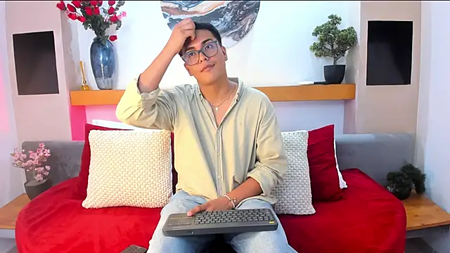 JohnBelRose online show from December 23, 2025, 3:26 am