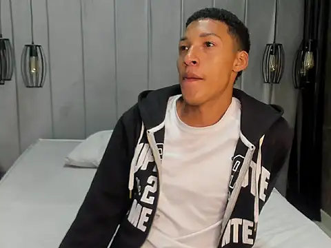 Snapshot of Domminick18 chatting on November 9, 2025, 7:34 pm Domminick18 online show from November 9, 2025, 7:34 pm