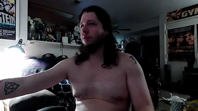 biggerisbetter12 online show from November 19, 2025, 10:10 pm