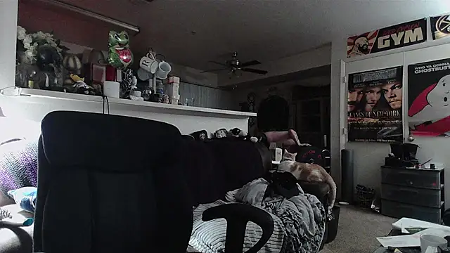 biggerisbetter12 online show from April 12, 2026, 2:16 am