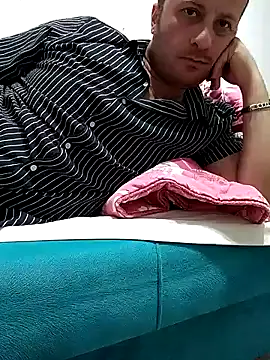 Snapshot of WORLDJR chatting on November 17, 2025, 6:35 pm WORLDJR online show from November 17, 2025, 6:35 pm