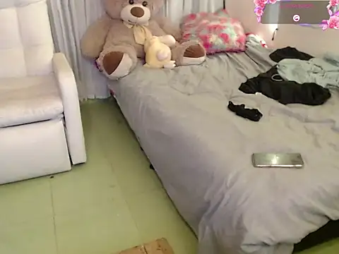 yvonne jlove online show from December 3, 2025, 2:52 am