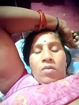 OliveGreen22 online show from November 2, 2025, 8:55 pm