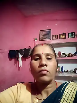 OliveGreen22 online show from November 4, 2025, 3:49 am