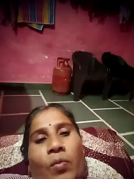 OliveGreen22 online show from November 11, 2025, 4:40 pm