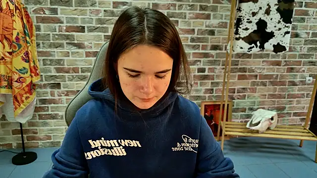 Snapshot of May_Bloom chatting on October 25, 2025, 5:15 am May Bloom online show from October 25, 2025, 5:15 am