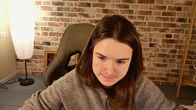 Snapshot of May_Bloom chatting on December 17, 2025, 5:02 am May Bloom online show from December 17, 2025, 5:02 am