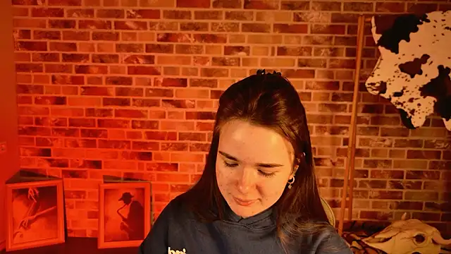 Snapshot of May_Bloom chatting on February 24, 2026, 6:11 am May Bloom online show from February 24, 2026, 6:11 am