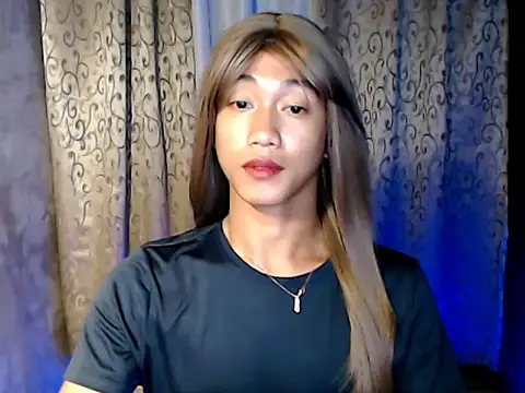 taylaxuxu online show from January 9, 2026, 8:43 pm