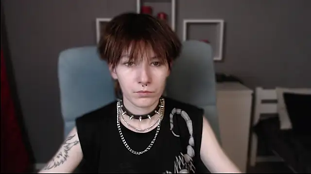 guitarandangell online show from November 12, 2025, 4:02 am