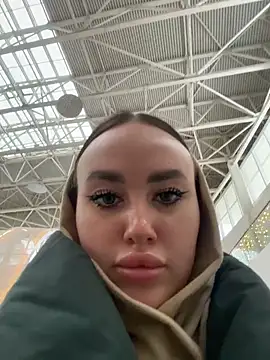 KiraSunshine online show from December 4, 2025, 4:11 am