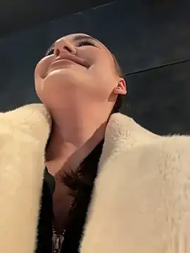 KiraSunshine online show from December 16, 2025, 4:17 am