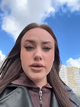 KiraSunshine online show from May 18, 2026, 3:13 am