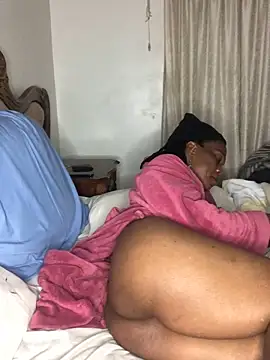 Hotcougar online show from November 30, 2025, 12:58 am