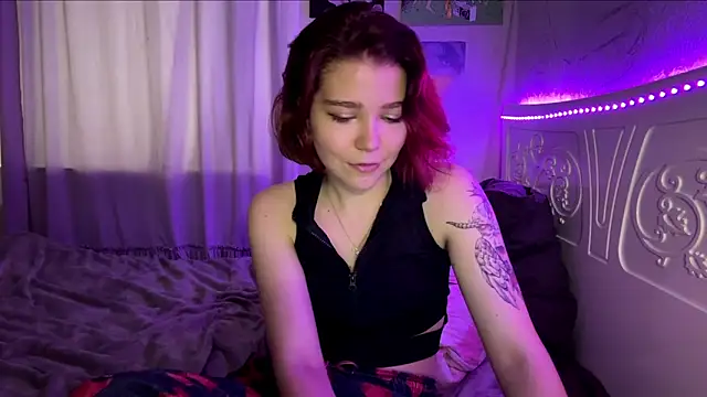 Snapshot of ReginaVbiles chatting on October 31, 2025, 11:44 am ReginaVbiles online show from October 31, 2025, 11:44 am