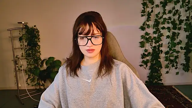 KiraVair online show from April 4, 2026, 7:06 am