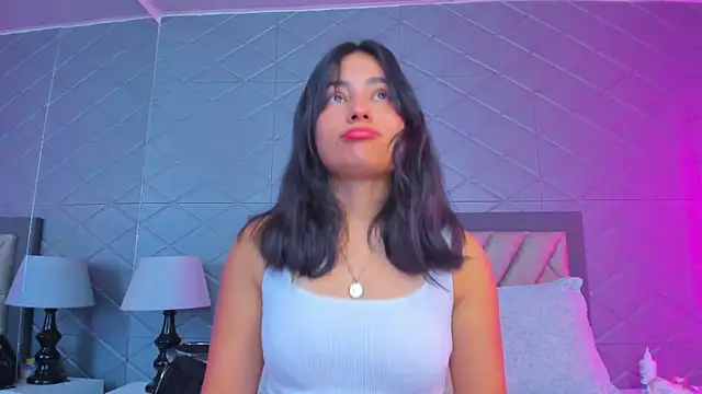 Snapshot of ViolettRouse chatting on February 2, 2026, 4:49 pm ViolettRouse online show from February 2, 2026, 4:49 pm