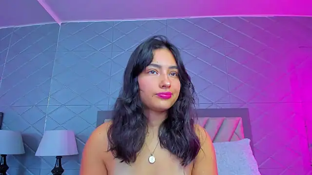 Snapshot of ViolettRouse chatting on February 10, 2026, 4:44 pm ViolettRouse online show from February 10, 2026, 4:44 pm