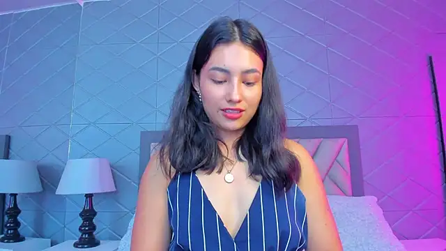 Snapshot of ViolettRouse chatting on February 11, 2026, 3:39 pm ViolettRouse online show from February 11, 2026, 3:39 pm