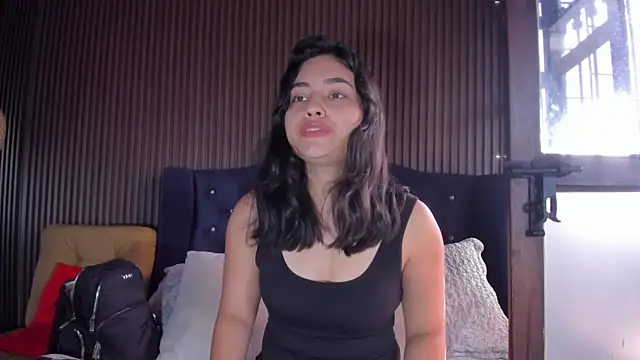 Snapshot of ViolettRouse chatting on February 16, 2026, 4:47 pm ViolettRouse online show from February 16, 2026, 4:47 pm