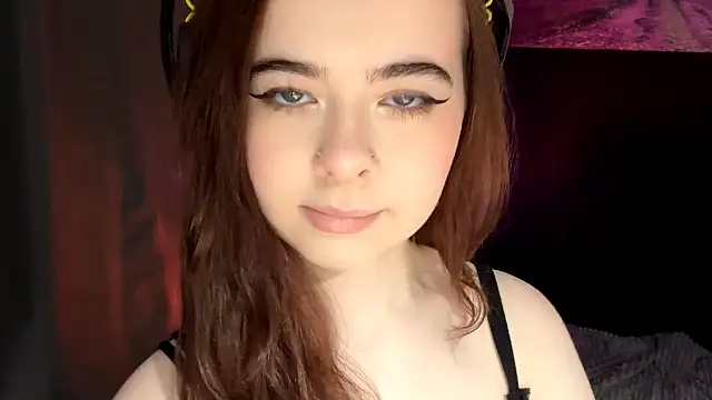 Snapshot of FloralAtoll chatting on November 11, 2025, 1:11 pm FloralAtoll online show from November 11, 2025, 1:11 pm