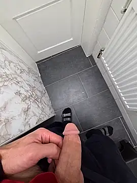 16enes16 online show from October 19, 2025, 11:44 am