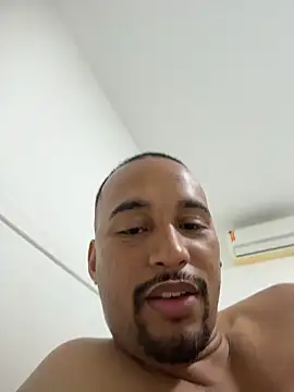 casalbrhot25 online show from November 11, 2025, 3:17 am