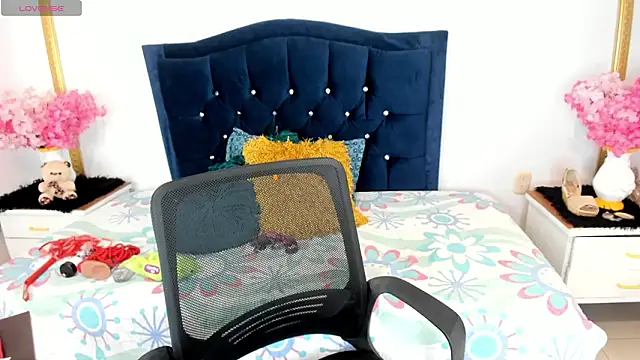 Inaya Khalifa online show from February 28, 2026, 1:28 am