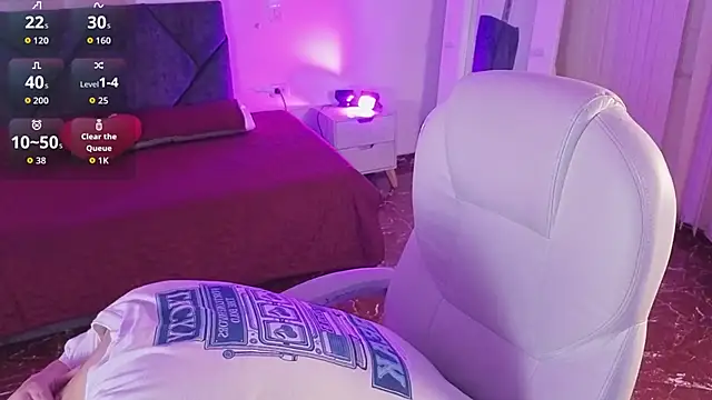 littlee red online show from April 6, 2026, 8:21 pm