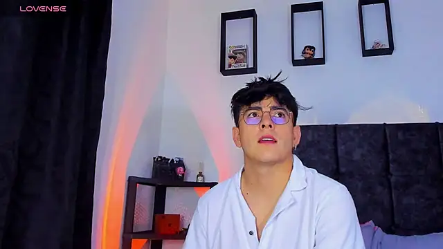 Snapshot of Theo_Noxxx chatting on October 19, 2025, 2:45 am Theo Noxxx online show from October 19, 2025, 2:45 am