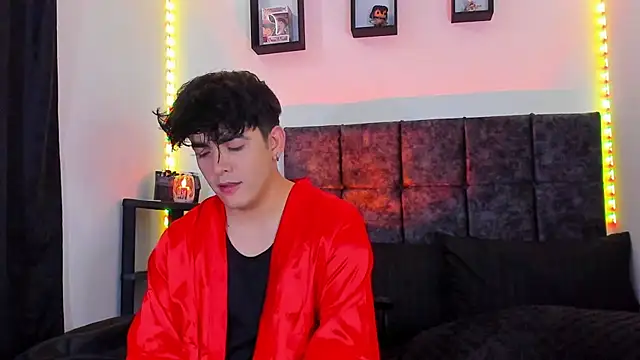 Snapshot of Theo_Noxxx chatting on October 25, 2025, 7:08 pm Theo Noxxx online show from October 25, 2025, 7:08 pm