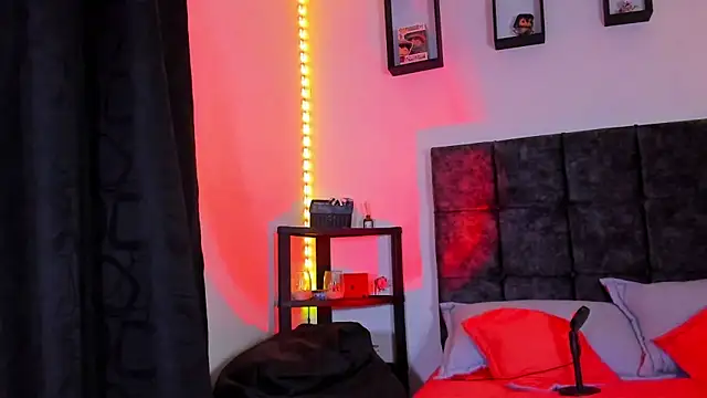 Snapshot of Theo_Noxxx chatting on October 26, 2025, 11:42 pm Theo Noxxx online show from October 26, 2025, 11:42 pm