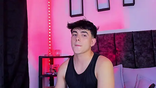 Snapshot of Theo_Noxxx chatting on November 4, 2025, 8:30 pm Theo Noxxx online show from November 4, 2025, 8:30 pm