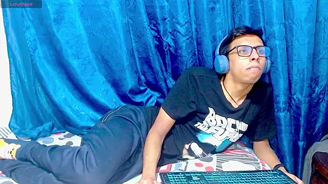 DavTwink3100 online show from February 7, 2026, 2:04 am