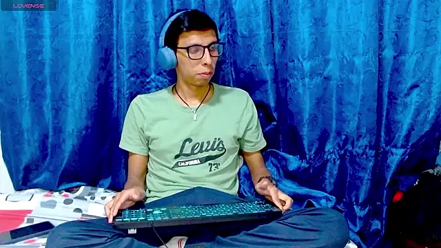 DavTwink3100 online show from February 18, 2026, 1:45 am