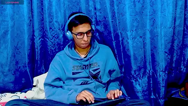 DavTwink3100 online show from February 23, 2026, 2:09 am