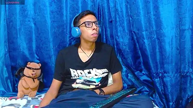 DavTwink3100 online show from March 3, 2026, 2:18 am