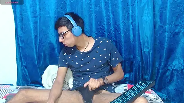 DavTwink3100 online show from April 6, 2026, 1:36 am