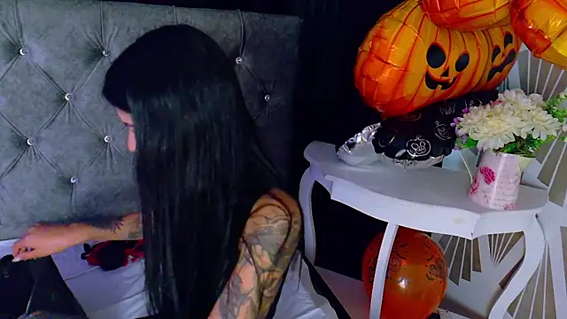 Snapshot of Scarlett_Keller chatting on October 29, 2025, 1:02 pm Scarlett Keller online show from October 29, 2025, 1:02 pm