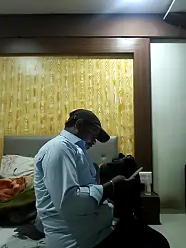 RNlov online show from November 13, 2025, 10:03 am