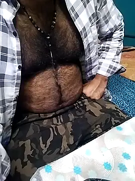 Snapshot of DesiBlackBull chatting on October 20, 2025, 5:13 pm DesiBlackBull online show from October 20, 2025, 5:13 pm