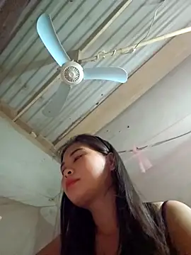 Squirrel-Pear online show from December 22, 2025, 11:13 pm