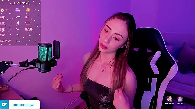 Snapshot of Anthonelaa_444 chatting on November 9, 2025, 2:32 am Anthonelaa 444 online show from November 9, 2025, 2:32 am