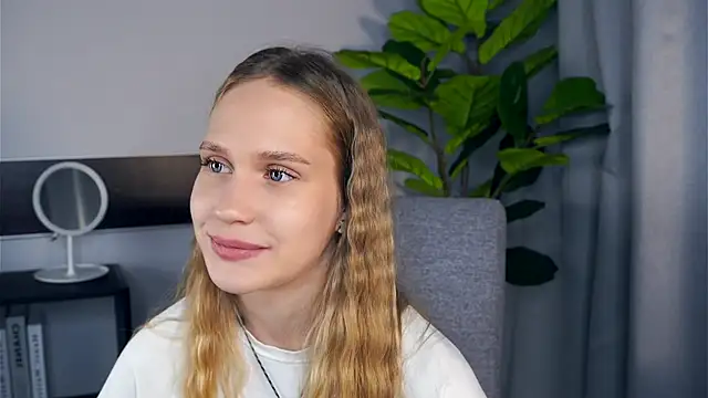 Snapshot of NadinePogar chatting on October 19, 2025, 4:29 pm NadinePogar online show from October 19, 2025, 4:29 pm